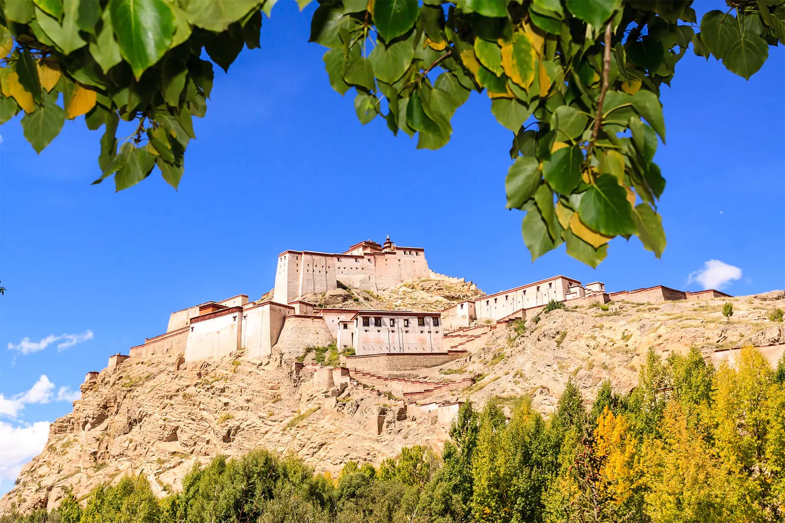 Shigatse Dzong: Top 10 sightseeing places in Tibet
